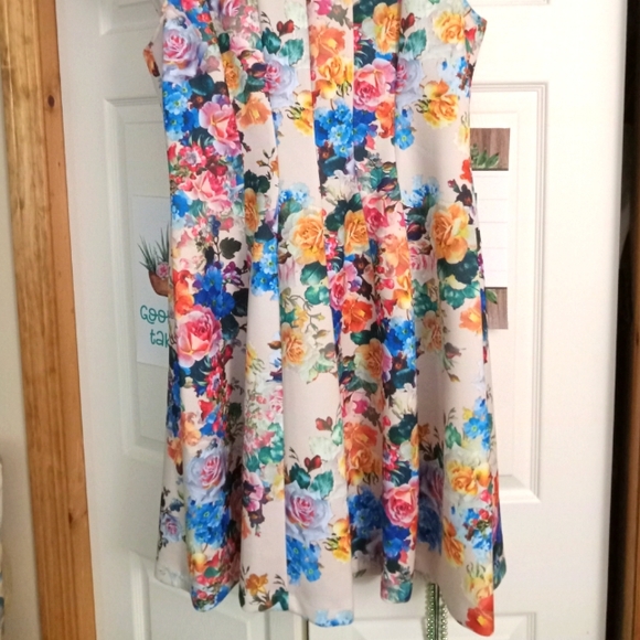 Signature by Robbie Bee Dresses & Skirts - XL patchwork floral dress